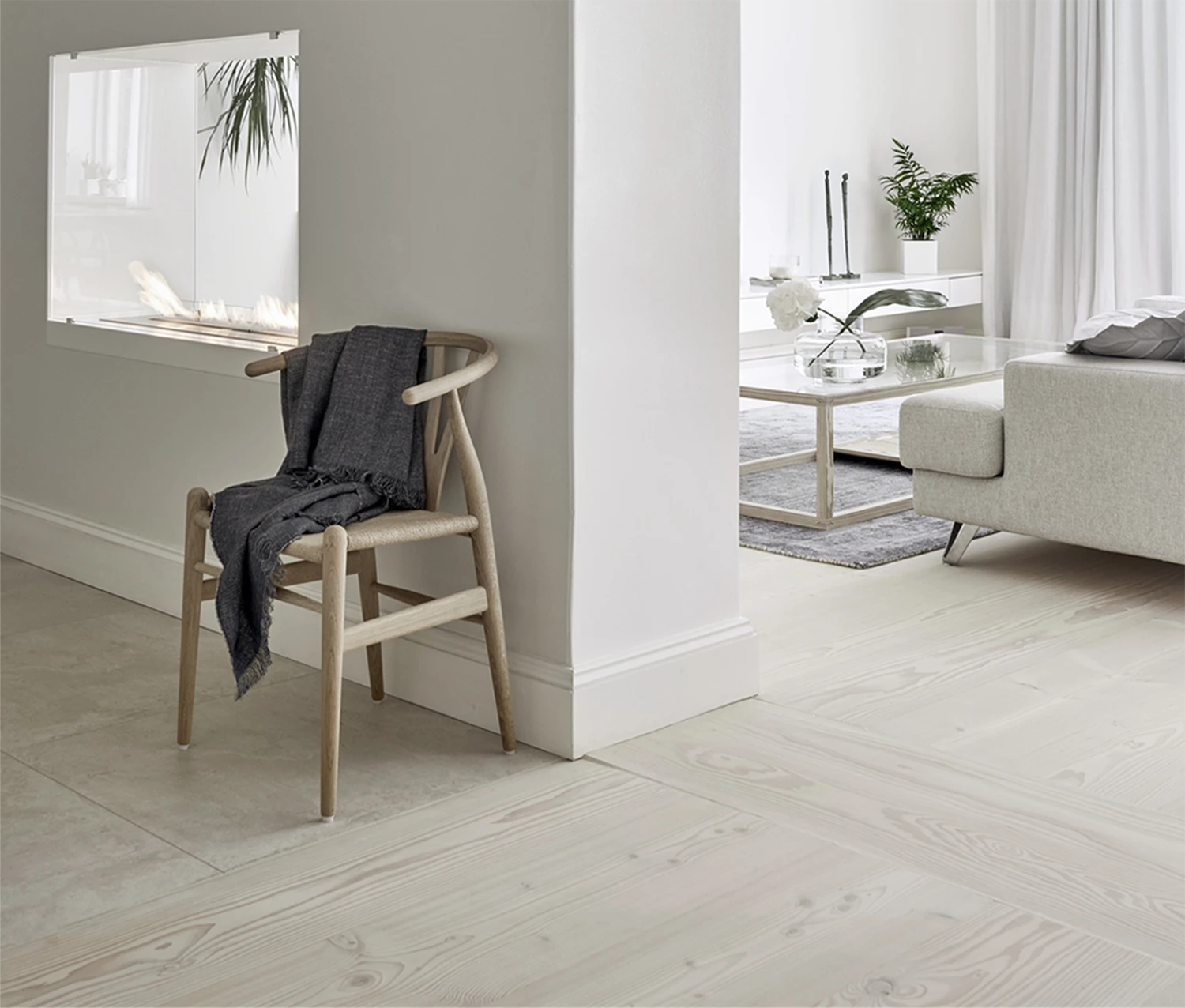 Whote Wood Skirting Baseboard by Honpo